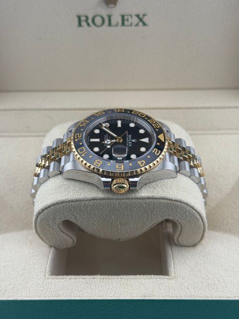 Rolex GMT Master II 126713 GRNR Image 4